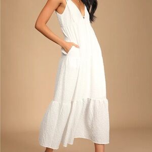 Lulu’s White Tie-Strap Tiered Midi
Dress With Pockets